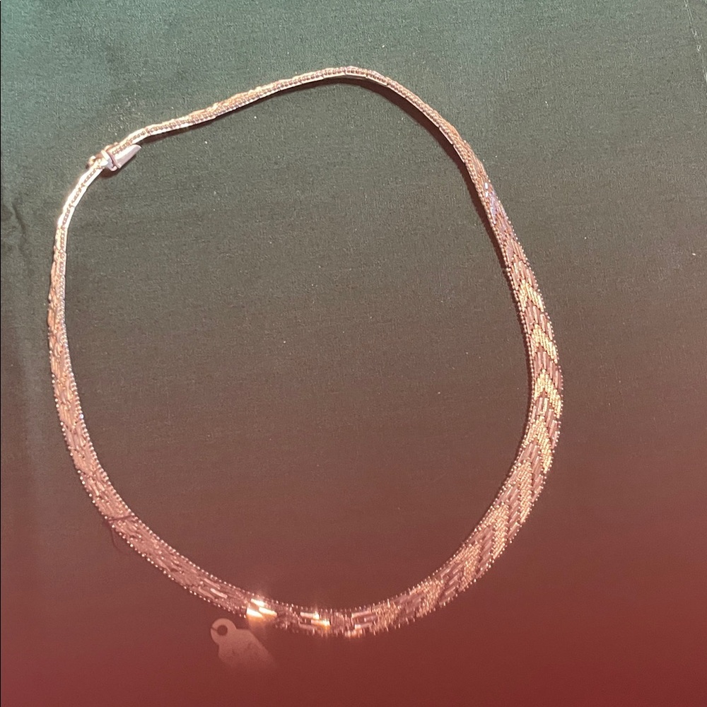 Chic Gold Necklace